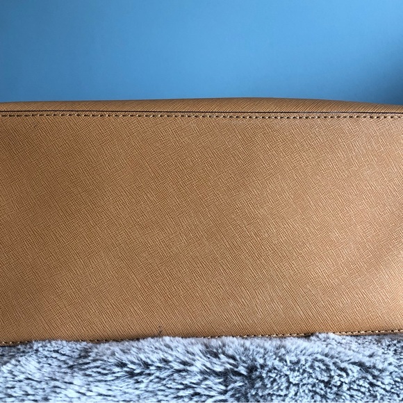 Michael Kors Handbag - Picture 4 of 8